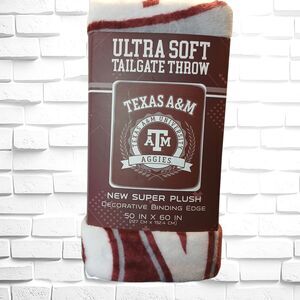 Texas A&M Super Plush Polyester 50"x60" Blanket w/ Decorative Binding Edge, New